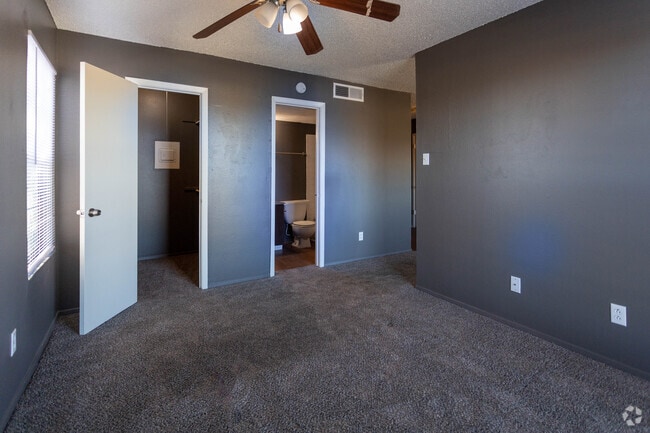 1BR, 1BA - 519 SF