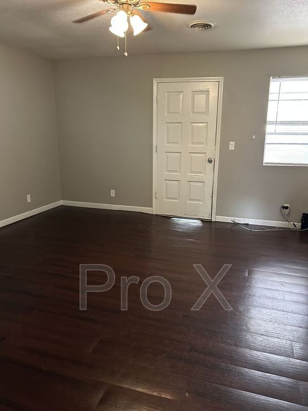 Photo - 1303 E 9th St