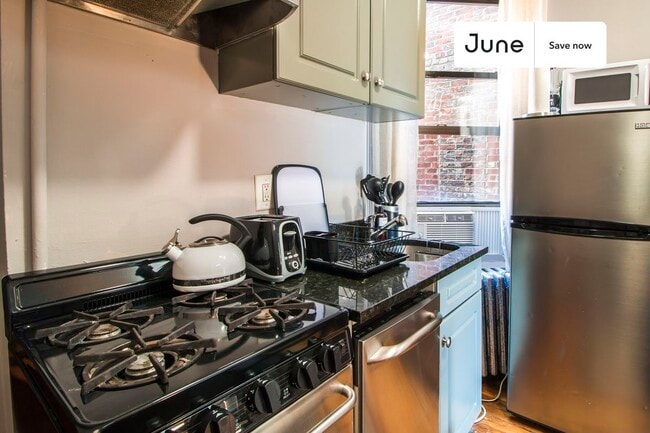 Photo - 355 E 4th St