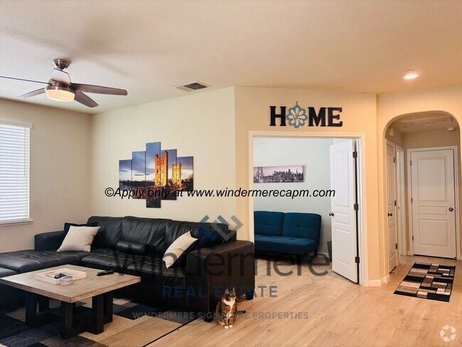 Building Photo - Stylish & Spacious 2 bedroom-/1 bath Condo...