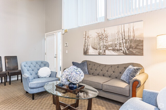 Leasing Office - Meridian West Apartments