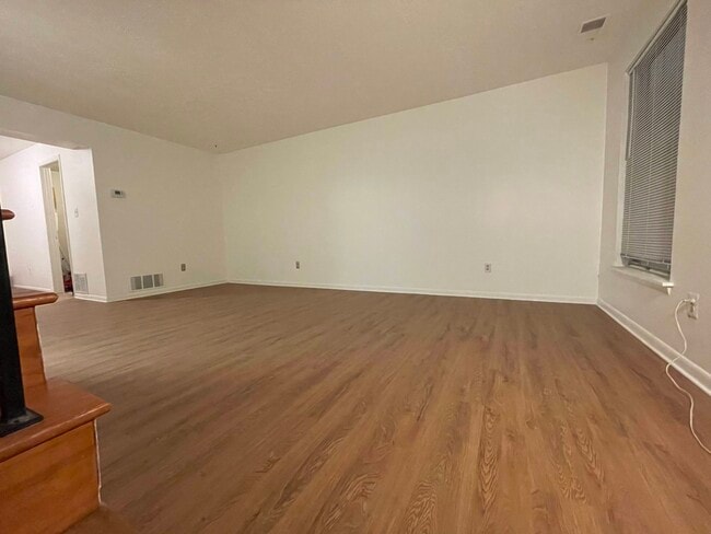 Photo - 1127 Providence Ct