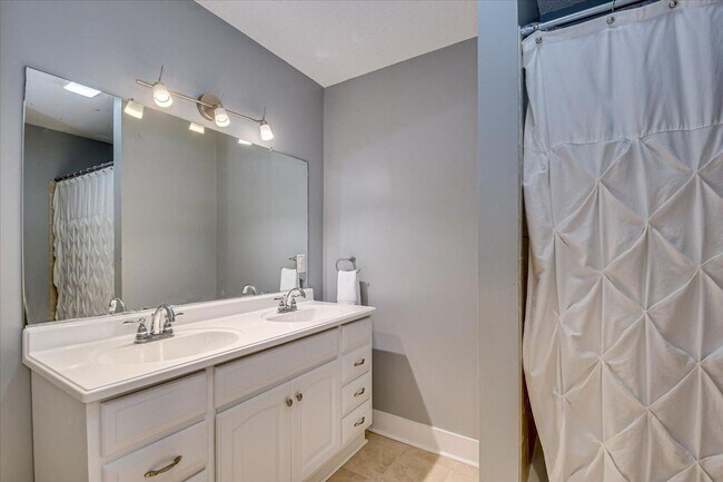 Photo - 3 Bedroom / 2 Bath Home Near Campus!