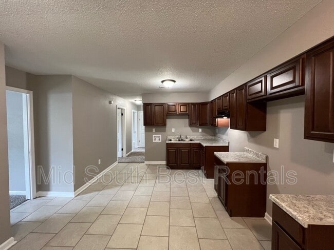 Photo - 2458 Chattering Ln