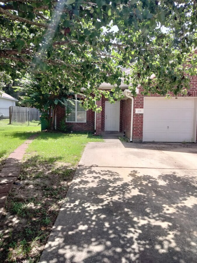 Photo - 208 Canterbury Dr