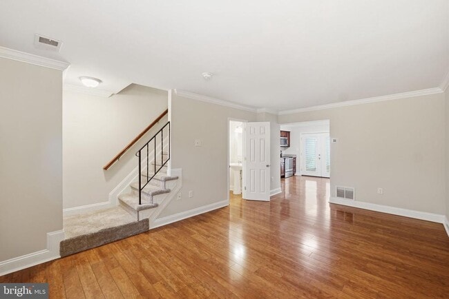 Photo - 524 Lancaster Pl