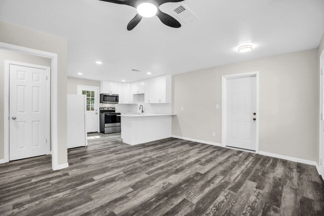 Photo - 125 Vandenburg Dr Unit 101-Left