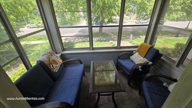 Photo - Spacious 4BR in Saint Paul | 2 Full Baths - VIDEO TOUR
