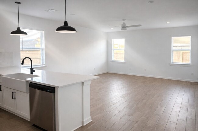 Photo - 8438 Bay Rdg Cir