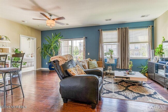 Photo - 123 Tower Blvd