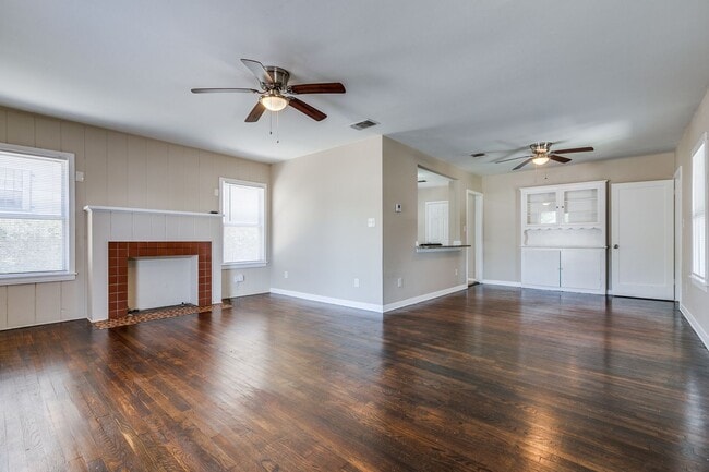 Photo - 3-BEDROOM HOME IN HIGHLAND PARK