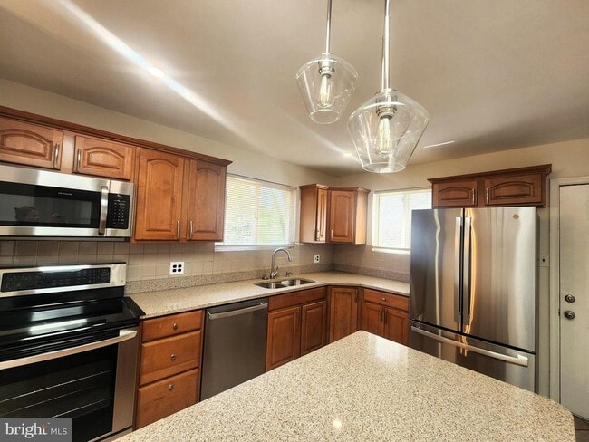 Photo - 5419 Sargent Rd