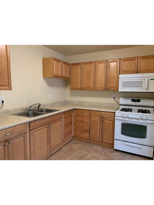 Photo - 20600 Front St