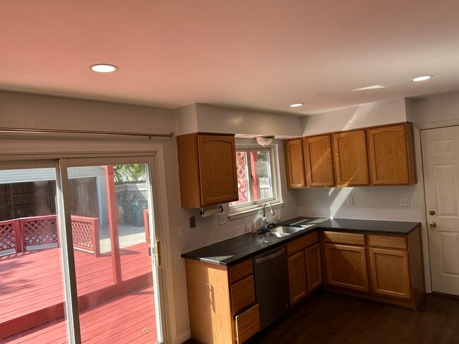 Photo - 3461 Thomas Ave