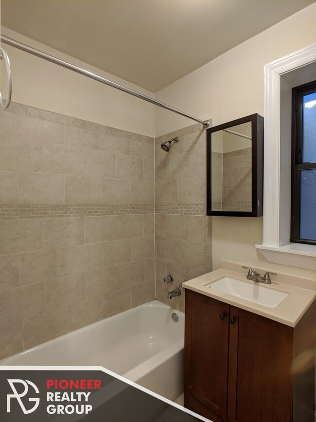 1358 N Dearborn St Unit 204