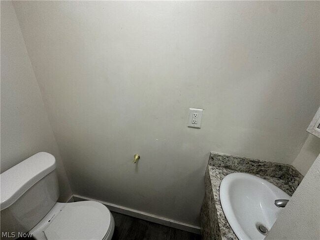 Photo - 5885 Youngstown Hubbard Rd