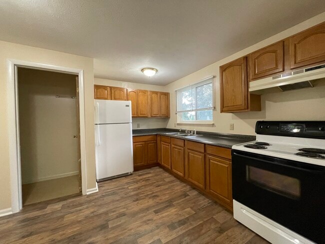 Photo - Woodside Court Apartments