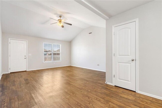 Photo - 103 Foxglove St