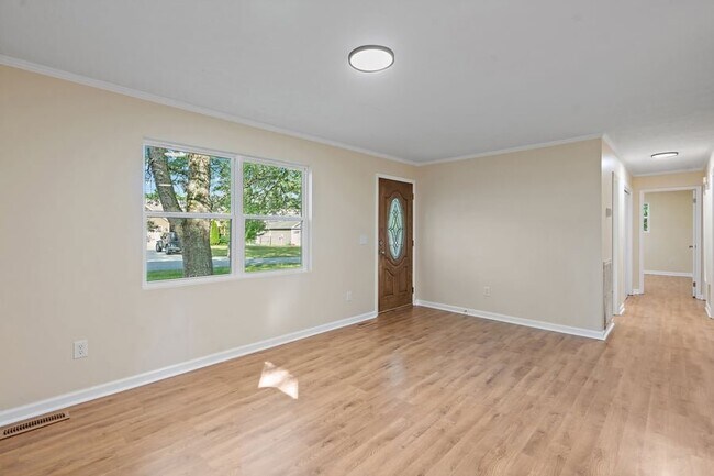 Photo - 1539 White Rd
