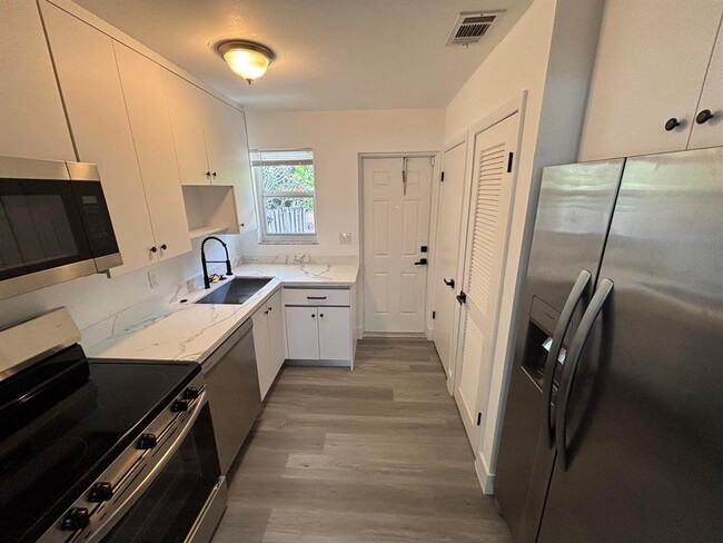 Photo - 880 SE 12th St Unidad 2