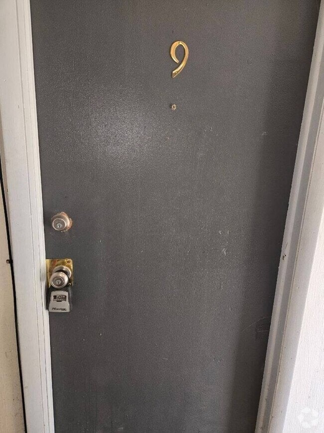 Building Photo - For Rent: 1 Bed / 1 Bath Basement Apartmen... Unit 9 Rental