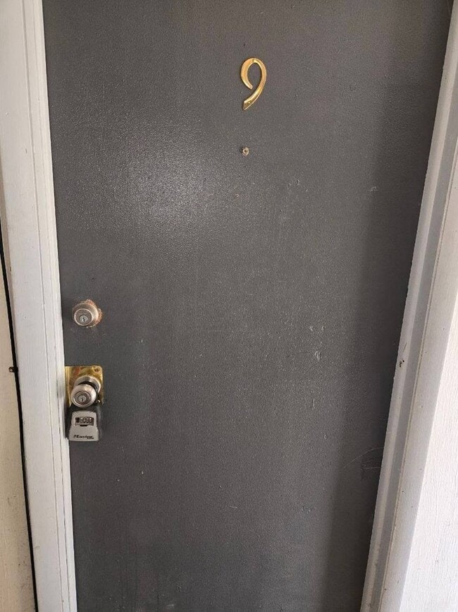 For Rent: 1 Bed / 1 Bath Basement Apartmen... - For Rent: 1 Bed / 1 Bath Basement Apartmen... Apartment Unit 9