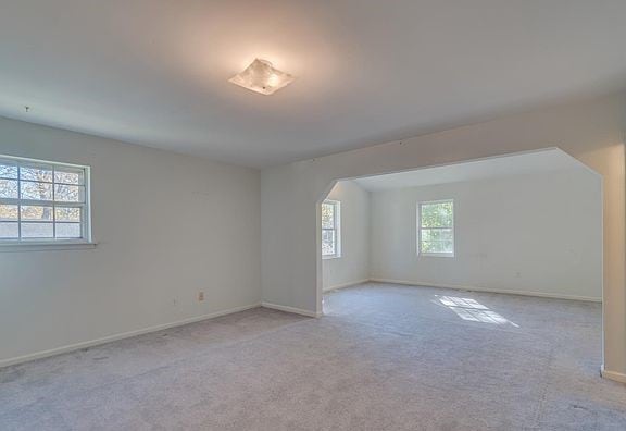 Photo - 10002 Nanette Dr