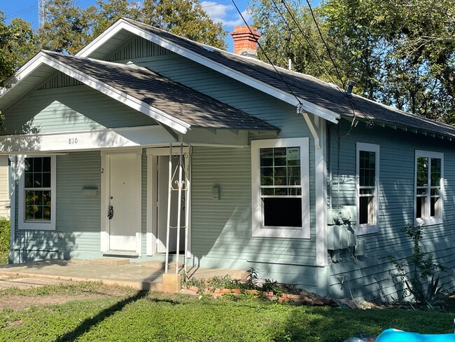 Building Photo - 810 Aganier Ave Unit 2