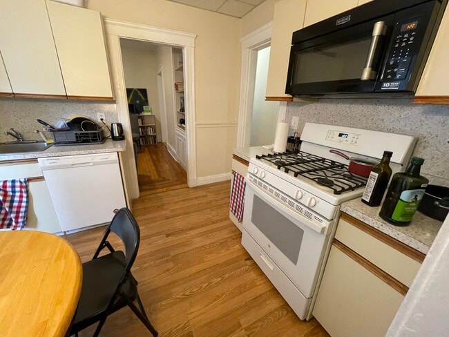 Building Photo - 322 Summit Ave Unit 1