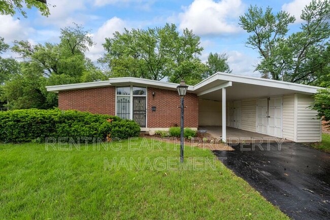 Building Photo - 6452 Evergreen Blvd