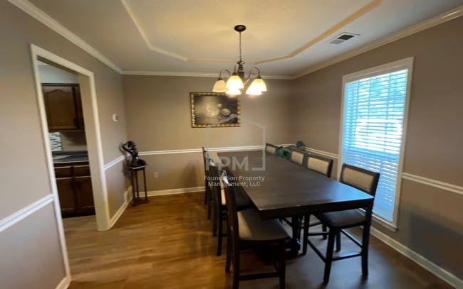 Photo - 1095 Carriage Dr S