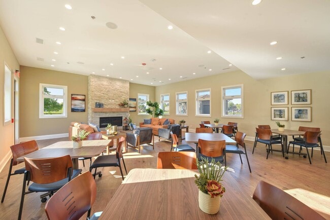 Acclaim at Hinsdale Lake