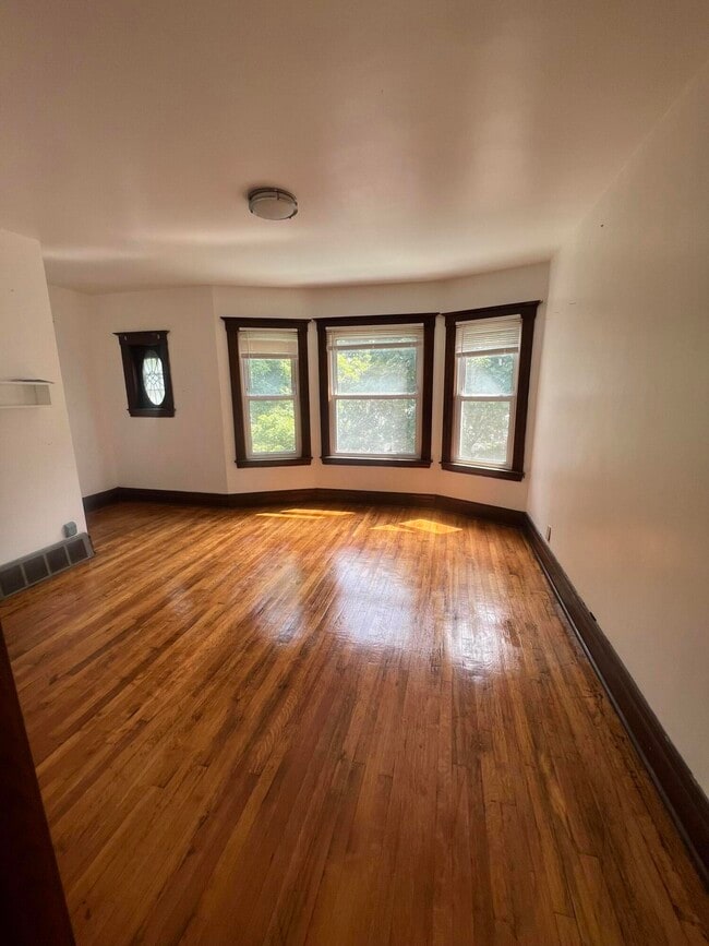 Photo - 2921 Helen St Unidad Upper