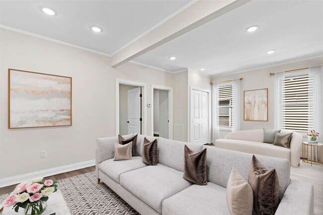 Photo - 289 Van Nostrand Ave