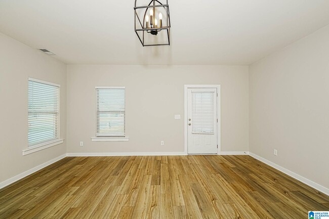 Photo - 449 Troubadour Ln