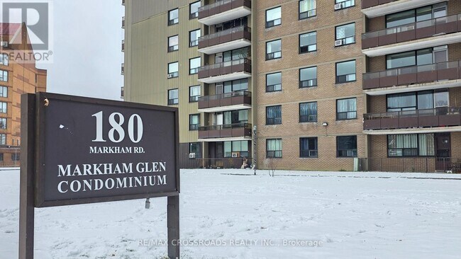 Photo - 180 Markham Rd Unité 921