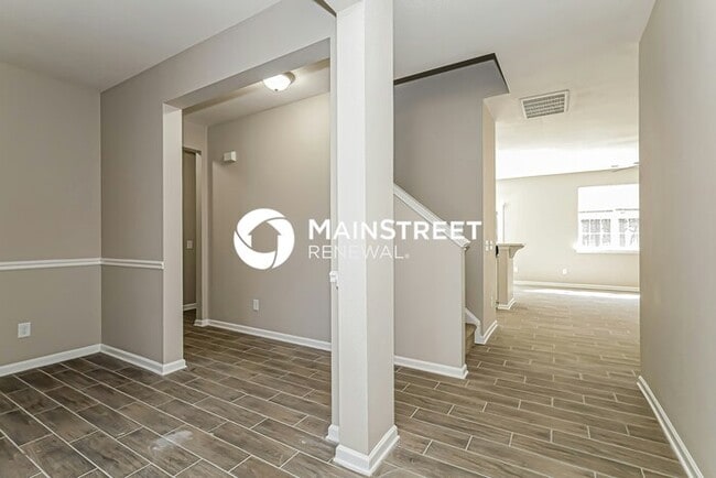 Photo - 4 Bedroom Pet-Friendly Home in CHARLOTTE, NC with Main Street Renewal
