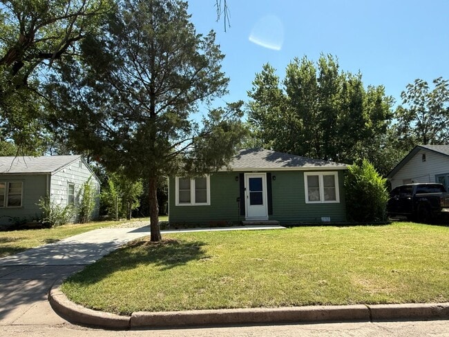 Building Photo - Charming 2-Bedroom Home in Prime Wichita L...