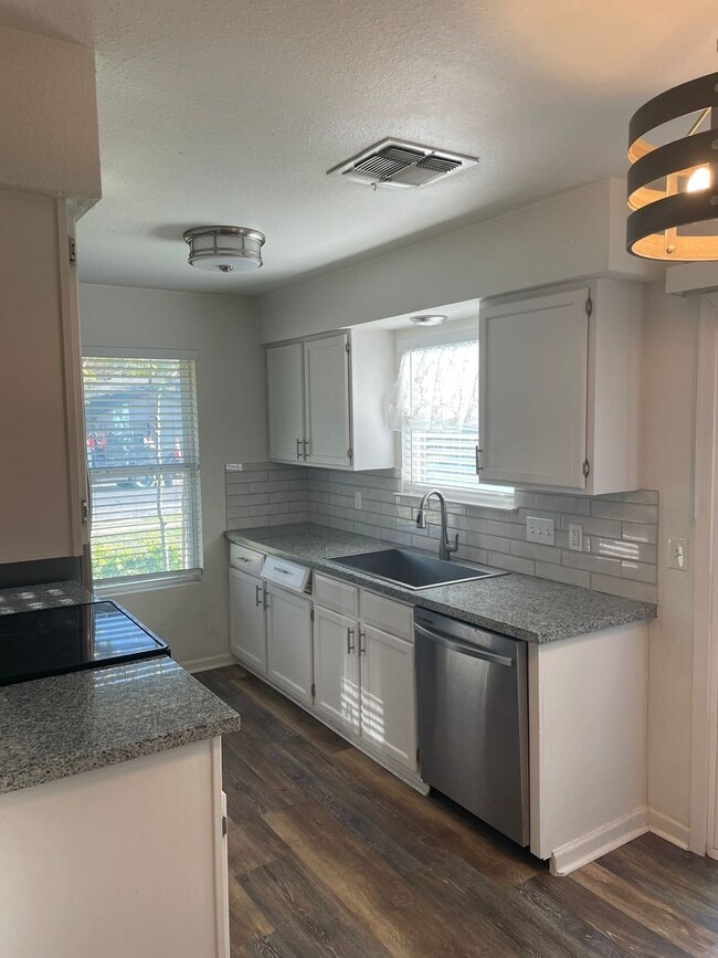 Photo - Fagelman Properties #11 (8801 Pineridge Dr) Unit A