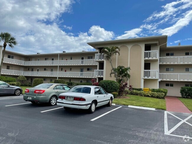 Building Photo - 2668 Garden Dr N Unit 208 Rental