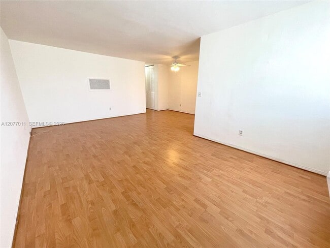 Photo - 441 Collins Ave Unit 30