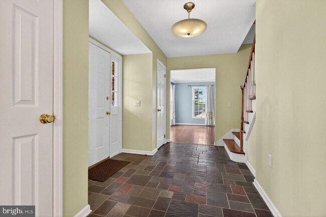 Photo - 16 Beechtree Ln