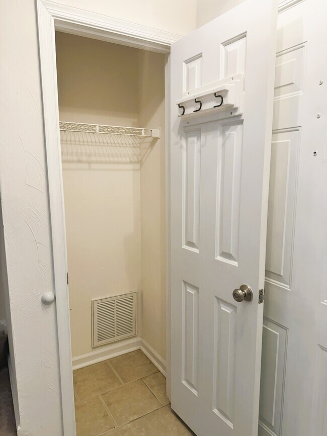 Photo - 1812 Abbotsbury Way