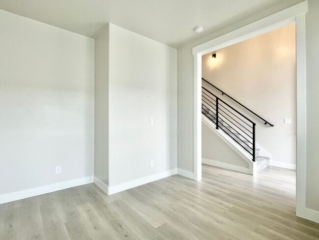 1572 N 3950 W