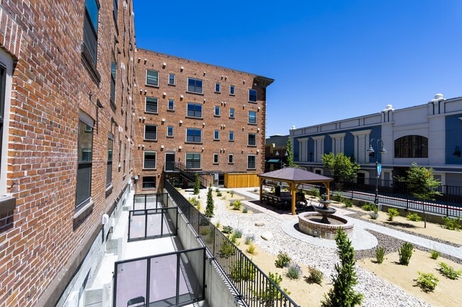 ONE18 West Street Residential