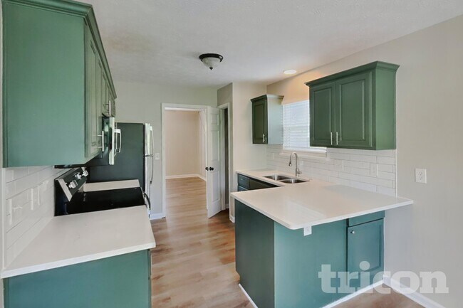104 Edgewater Ct
