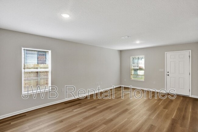 Photo - 63 W 53rd St