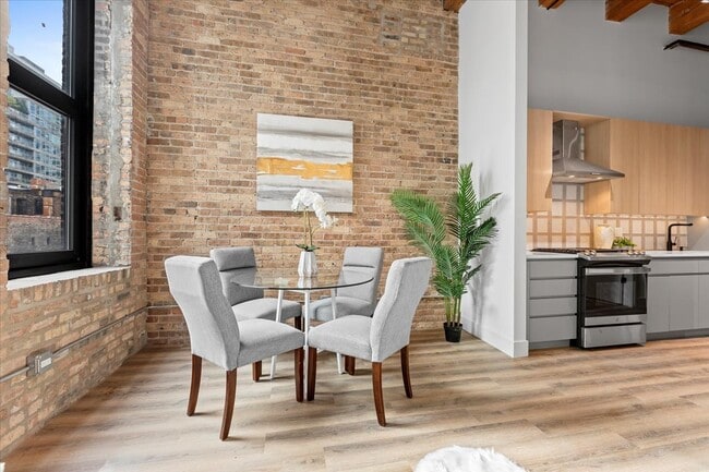 Photo - 153 W Ohio St Unit 304