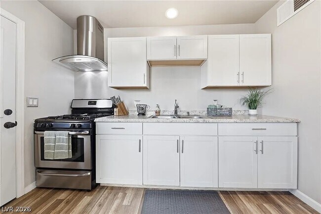 Photo - 470 Hunter Dr