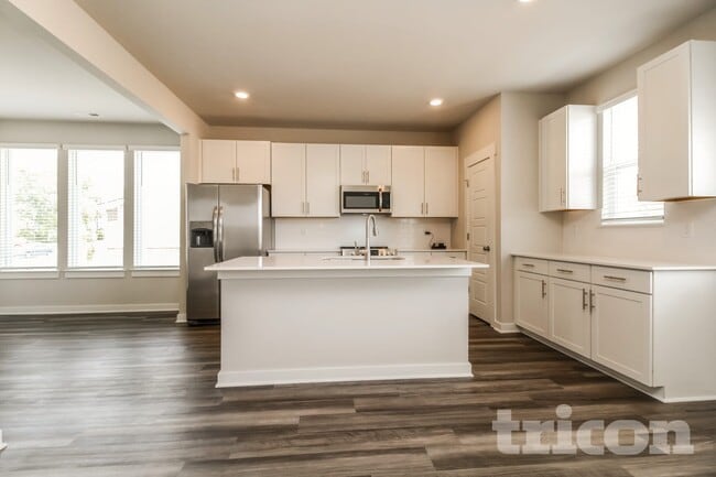 Photo - 1728 Lannister Ave